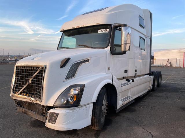 4V4NC9EH9GN934837 - 2016 VOLVO VN VNL WHITE photo 2