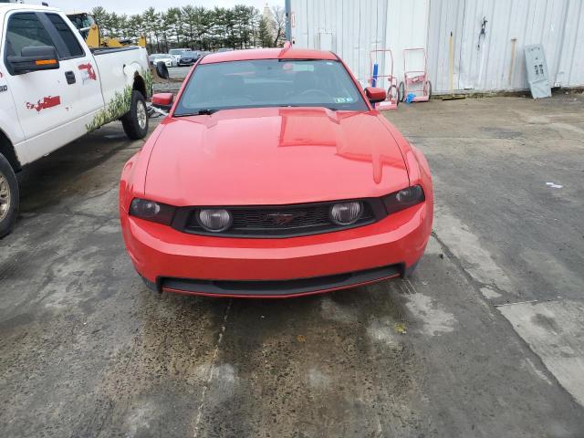 1ZVBP8CH8A5142862 - 2010 FORD MUSTANG GT RED photo 5