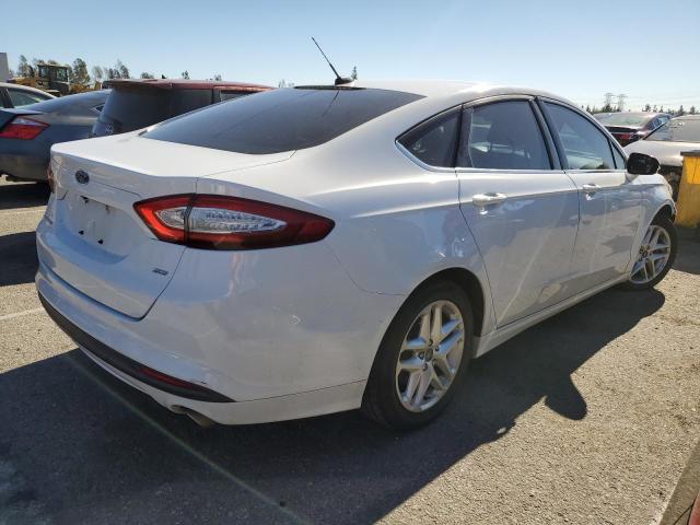 3FA6P0H72GR119532 - 2016 FORD FUSION SE WHITE photo 3