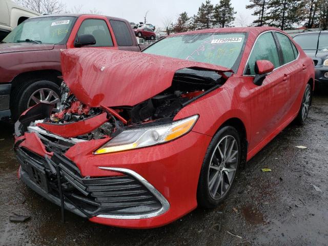 4T1F11BK7PU101627 - 2023 TOYOTA CAMRY XLE RED photo 1