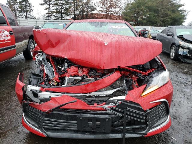 4T1F11BK7PU101627 - 2023 TOYOTA CAMRY XLE RED photo 5