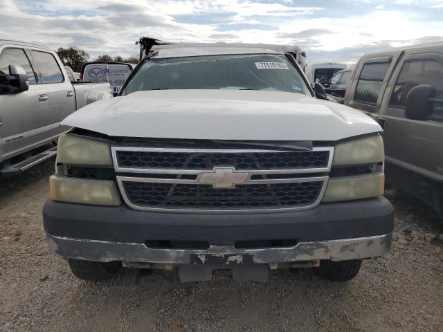 1GBHC24U85E277111 - 2005 CHEVROLET silverado C2500 HEAVY DUTY WHITE photo 5