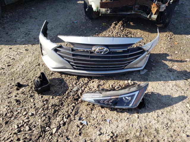 5NPD74LF3KH482585 - 2019 HYUNDAI ELANTRA SE SILVER photo 12