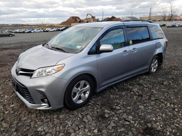 5TDKZ3DC0JS926143 - 2018 TOYOTA SIENNA LE SILVER photo 1