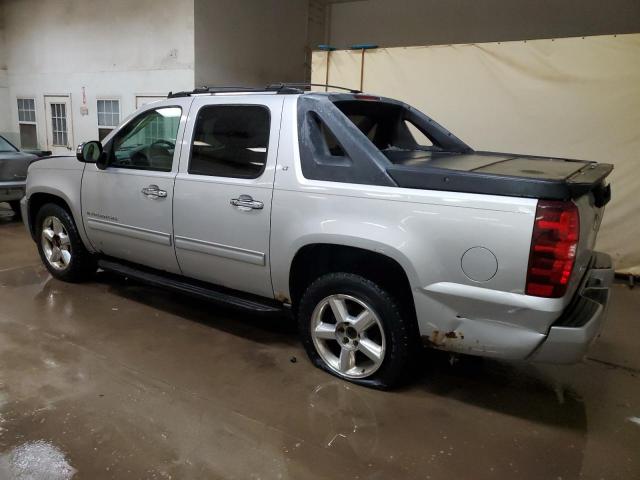 3GNTKFE3XBG102831 - 2011 CHEVROLET AVALANCHE LT SILVER photo 2