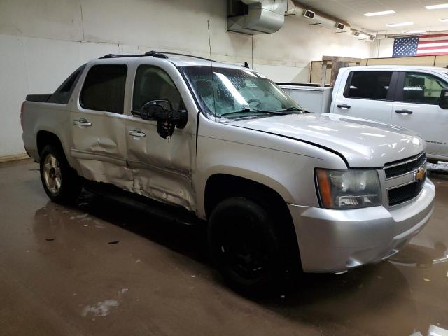 3GNTKFE3XBG102831 - 2011 CHEVROLET AVALANCHE LT SILVER photo 4