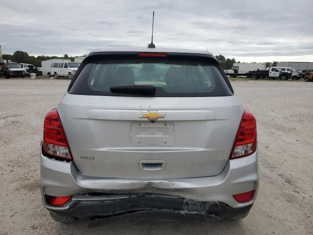 KL7CJKSB3JB609509 - 2018 CHEVROLET TRAX LS SILVER photo 6