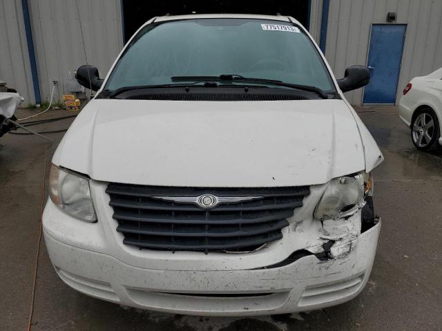 1C4GP45R45B176165 - 2005 CHRYSLER TOWN & COU თეთრი ფოტო 5