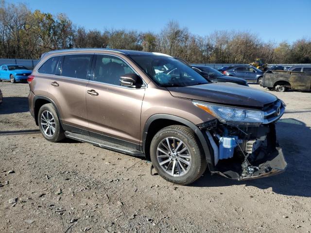 5TDJZRFH7KS726806 - 2019 TOYOTA HIGHLANDER SE BROWN photo 4