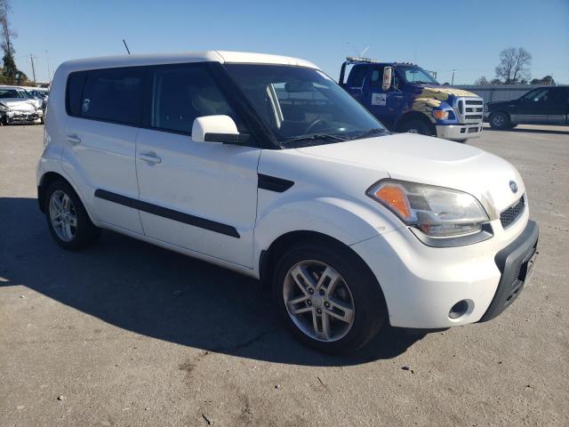 KNDJT2A23B7272835 - 2011 KIA SOUL + WHITE photo 4