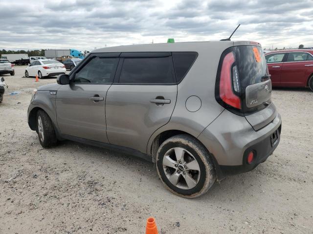 KNDJN2A24J7578807 - 2018 KIA SOUL GRAY photo 2