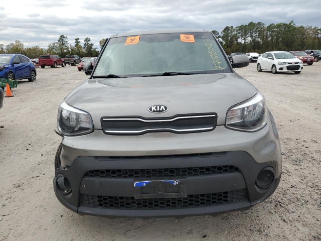 KNDJN2A24J7578807 - 2018 KIA SOUL GRAY photo 5