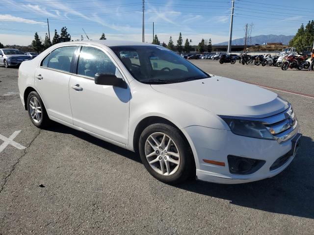 3FAHP0GA6AR176524 - 2010 FORD FUSION S WHITE photo 4