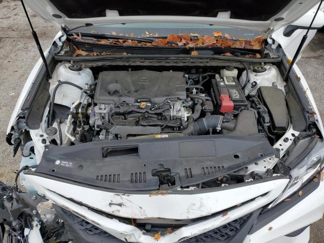 4T1B11HK3JU047028 - 2018 TOYOTA CAMRY L WHITE photo 11