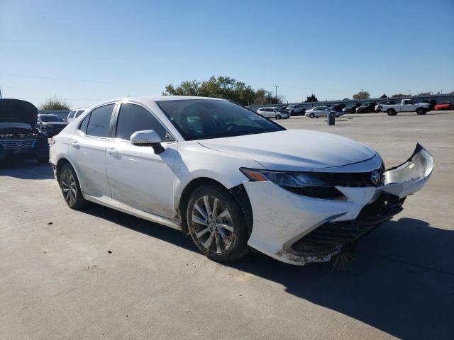 4T1C11AK9MU460073 - 2021 TOYOTA CAMRY LE WHITE photo 4