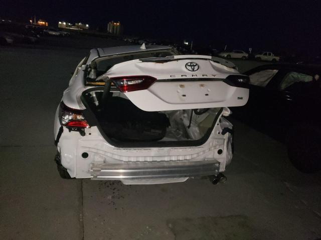 4T1G11AK3PU722434 - 2023 TOYOTA CAMRY SE NIGHT SHADE WHITE photo 6