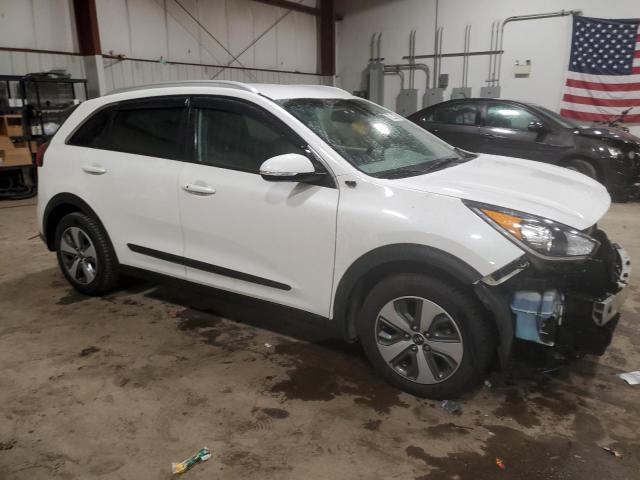 KNDCD3LD7J5205188 - 2018 KIA NIRO EX WHITE photo 4