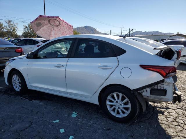 3KPC24A33JE018735 - 2018 HYUNDAI ACCENT SE WHITE photo 2