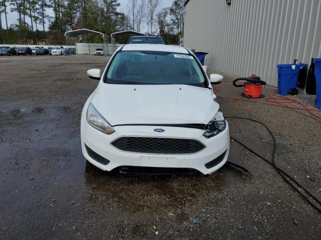 1FADP3K27HL335737 - 2017 FORD FOCUS SE WHITE photo 5