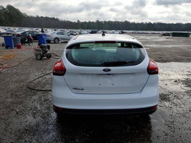 1FADP3K27HL335737 - 2017 FORD FOCUS SE WHITE photo 6