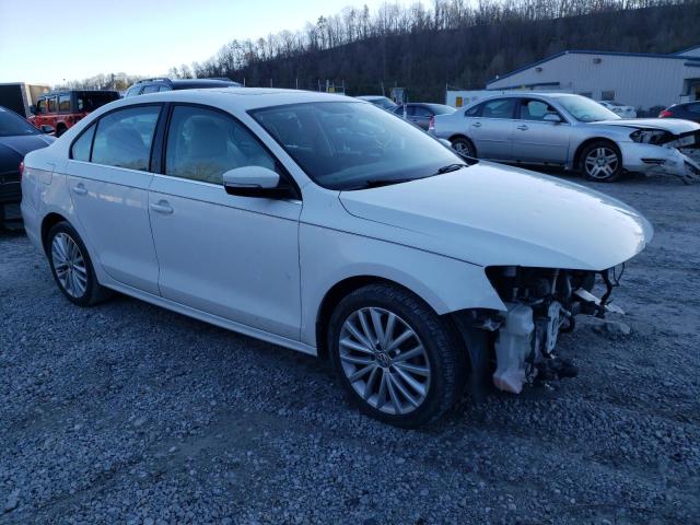 3VWLL7AJ9DM395817 - 2013 VOLKSWAGEN JETTA TDI WHITE photo 4