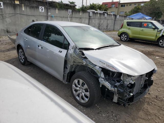 5YFEPMAEXNP391299 - 2022 TOYOTA COROLLA LE SILVER photo 4