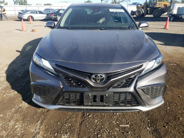 4T1K61AK7MU422595 - 2021 TOYOTA CAMRY XSE GRAY photo 5