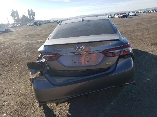 4T1K61AK7MU422595 - 2021 TOYOTA CAMRY XSE GRAY photo 6