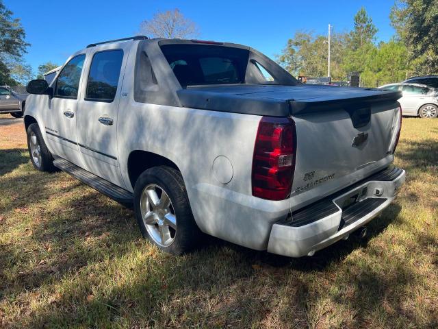 3GNEC32009G261706 - 2009 CHEVROLET AVALANCHE C1500 LTZ WHITE photo 3