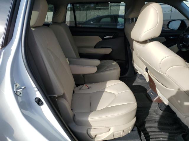 5TDGZRBH1MS132179 - 2021 TOYOTA HIGHLANDER XLE WHITE photo 11