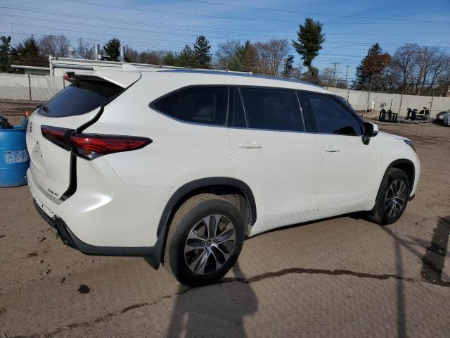 5TDGZRBH1MS132179 - 2021 TOYOTA HIGHLANDER XLE WHITE photo 3