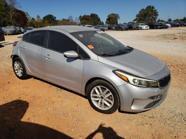 3KPFK4A77JE221126 - 2018 KIA FORTE LX SILVER photo 4