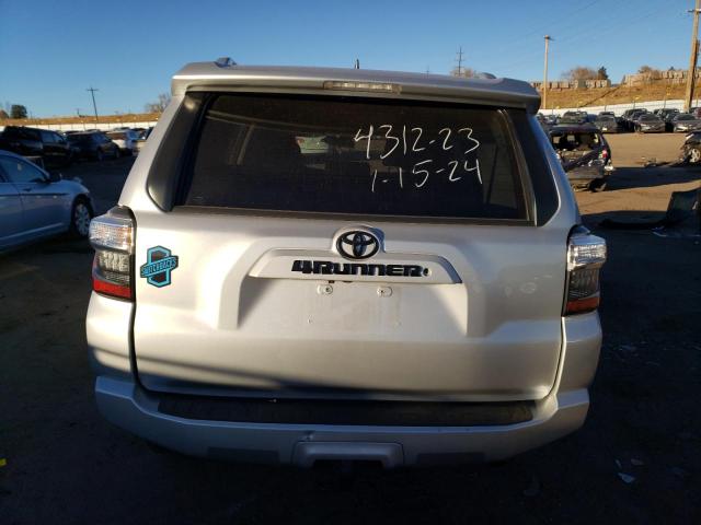 JTEBU5JR2J5524029 - 2018 TOYOTA 4RUNNER SR5/SR5 PREMIUM 银色 照片 6