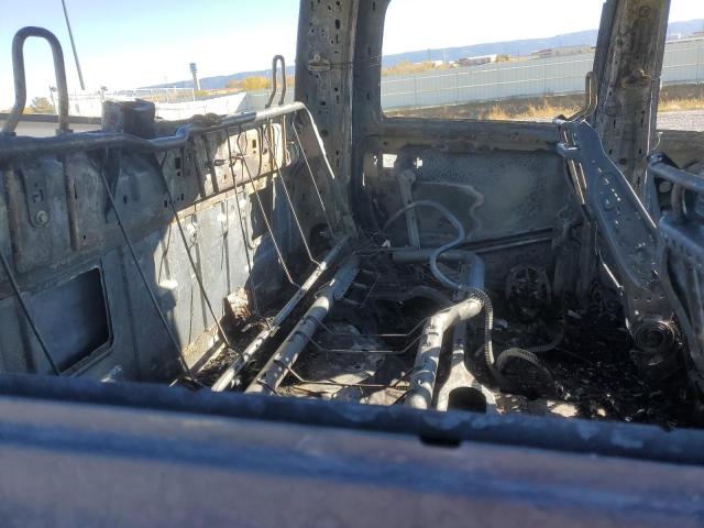 3C6UR5CL1JG396275 - 2018 RAM 2500 ST SILVER photo 11