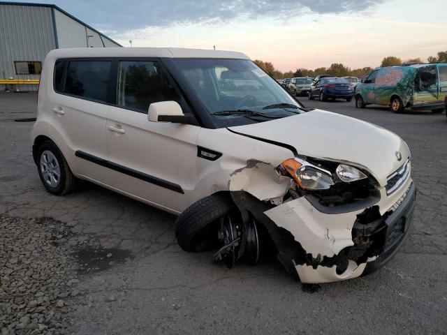 KNDJT2A5XD7770401 - 2013 KIA SOUL WHITE photo 4