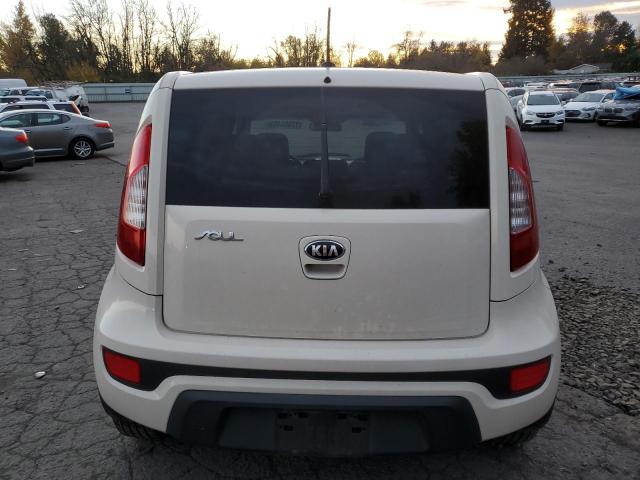 KNDJT2A5XD7770401 - 2013 KIA SOUL WHITE photo 6