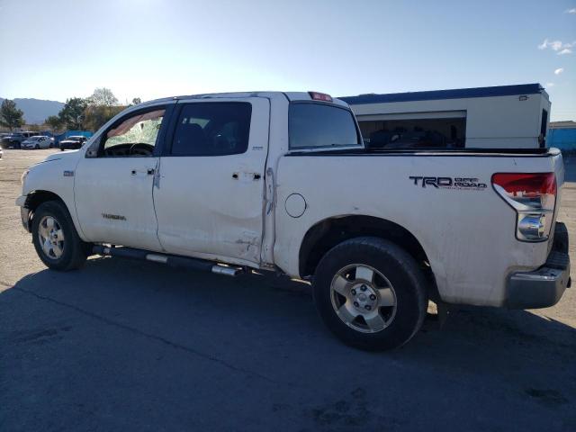 5TFDV541X8X073107 - 2008 TOYOTA TUNDRA CREWMAX WHITE photo 2