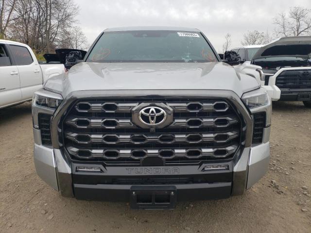 5TFNA5AB0PX027006 - 2023 TOYOTA TUNDRA CREWMAX PLATINUM SILVER photo 5