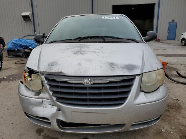 2A4GP54L56R818067 - 2006 CHRYSLER TOWN & COU TOURING SILVER photo 5
