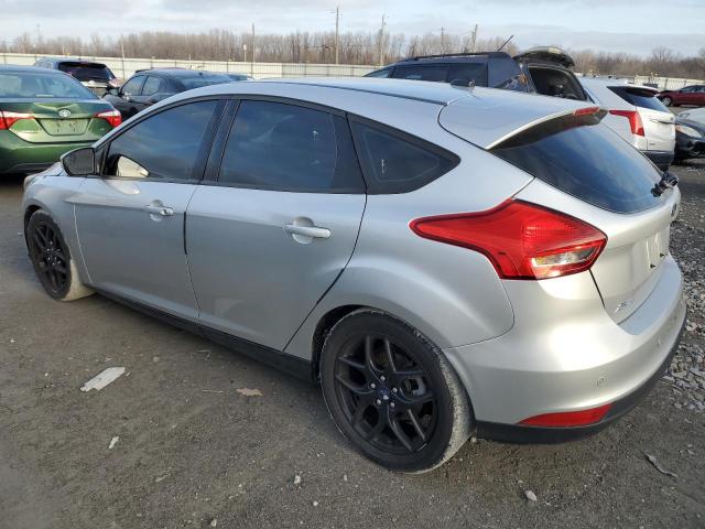 1FADP3K29GL321630 - 2016 FORD FOCUS SE SILVER photo 2