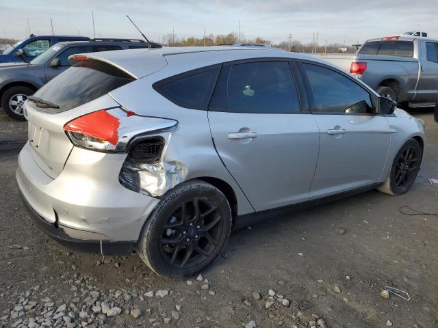 1FADP3K29GL321630 - 2016 FORD FOCUS SE SILVER photo 3