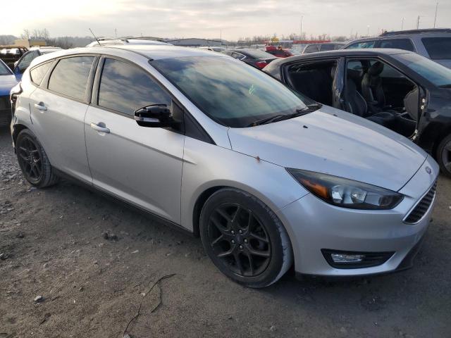 1FADP3K29GL321630 - 2016 FORD FOCUS SE SILVER photo 4