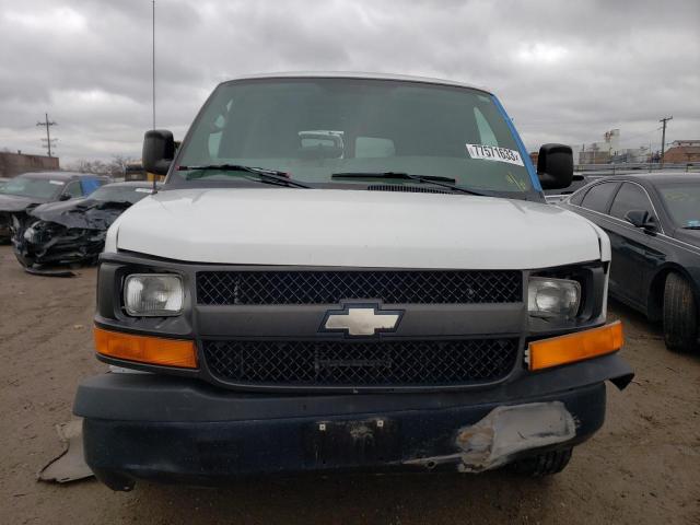 1GCWGFFA6B1110069 - 2011 CHEVROLET EXPRESS G2 WHITE photo 5