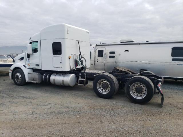 1XPBDP9X5JD490675 - 2018 PETERBILT 579 WHITE photo 3