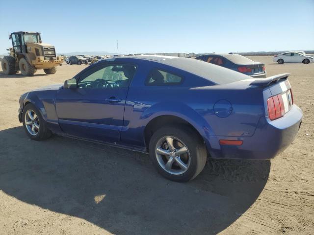 1ZVFT80N655135924 - 2005 FORD MUSTANG BLUE photo 2