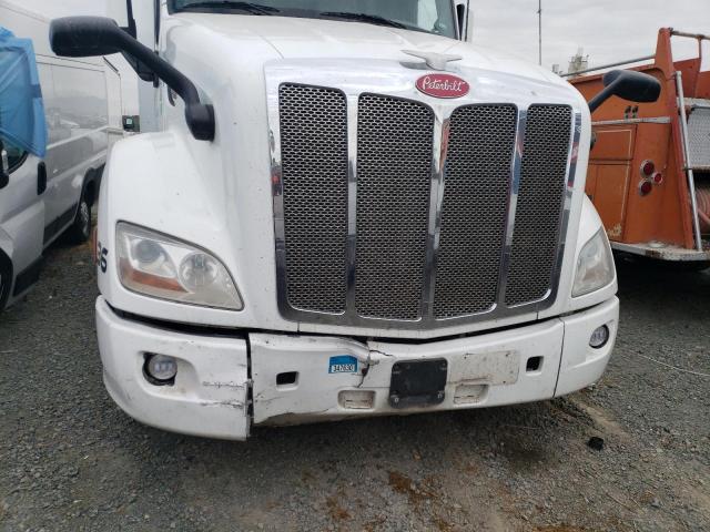 1XPBDP9X7JD490676 - 2018 PETERBILT 579 WHITE photo 9