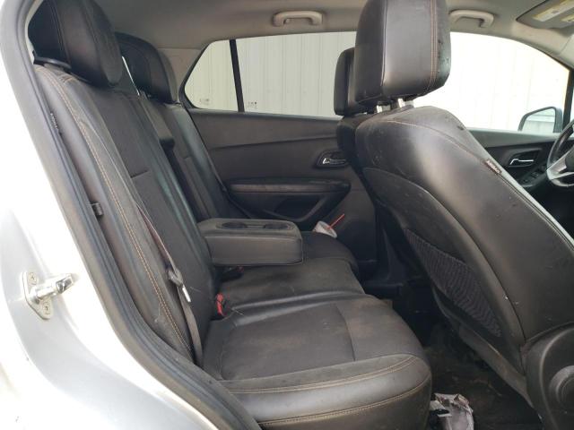 KL7CJLSB7JB635505 - 2018 CHEVROLET TRAX 1LT Silber Foto 11