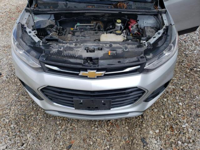 KL7CJLSB7JB635505 - 2018 CHEVROLET TRAX 1LT Silber Foto 12