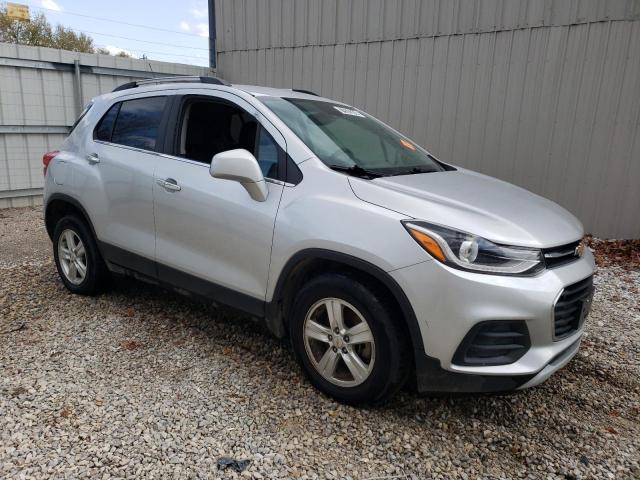 KL7CJLSB7JB635505 - 2018 CHEVROLET TRAX 1LT Silber Foto 4