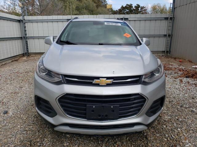 KL7CJLSB7JB635505 - 2018 CHEVROLET TRAX 1LT Silber Foto 5